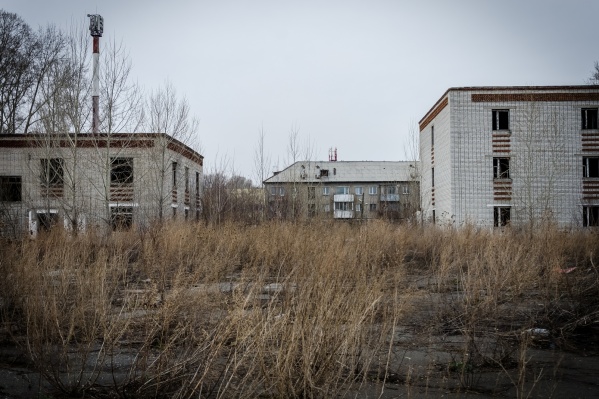 Территорию бывшего дисциплинарного батальона выставили на торги ещё осенью, но покупателя так и не нашли Территорию бывшего дисциплинарного батальона выставили на торги ещё осенью, но покупателя так и не нашли