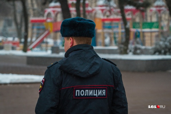 Полицейские поймали воровку очень быстро Полицейские поймали воровку очень быстро