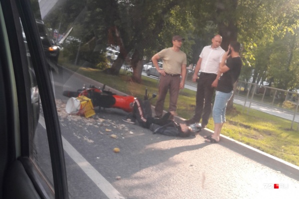 Юному байкеру понадобилась помощь врачей Юному байкеру понадобилась помощь врачей