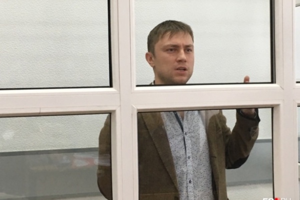 Евгений Мезин сейчас находится под арестом Евгений Мезин сейчас находится под арестом
