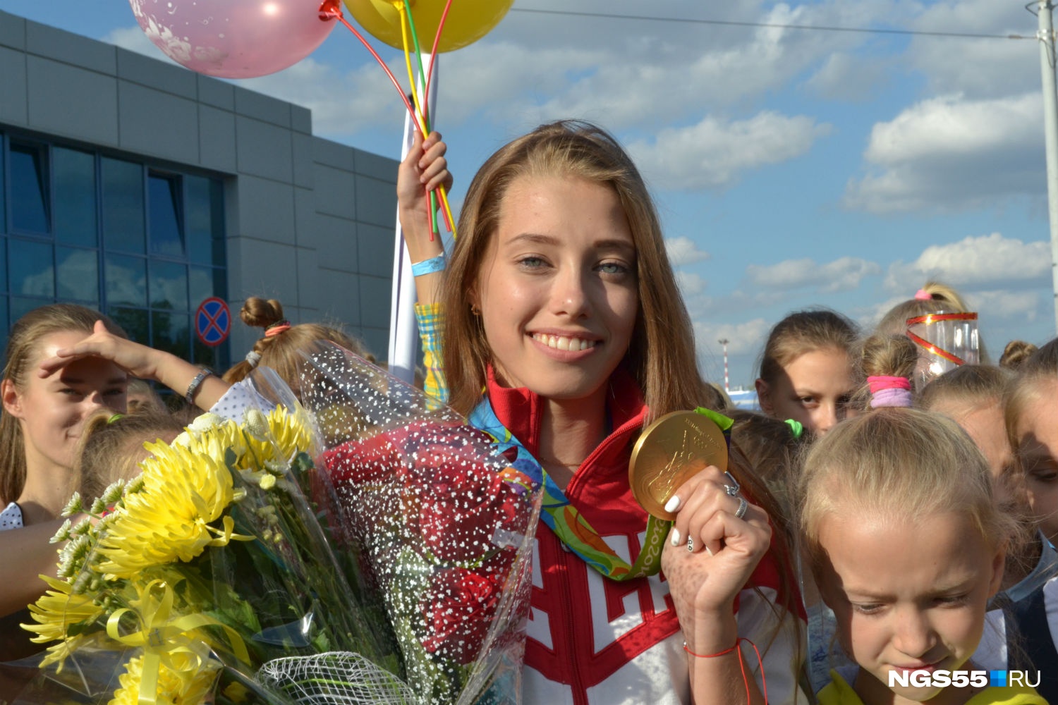 Омская гимнастка Вера Бирюкова прочитала стихотворение Киплинга пассажирам метро
