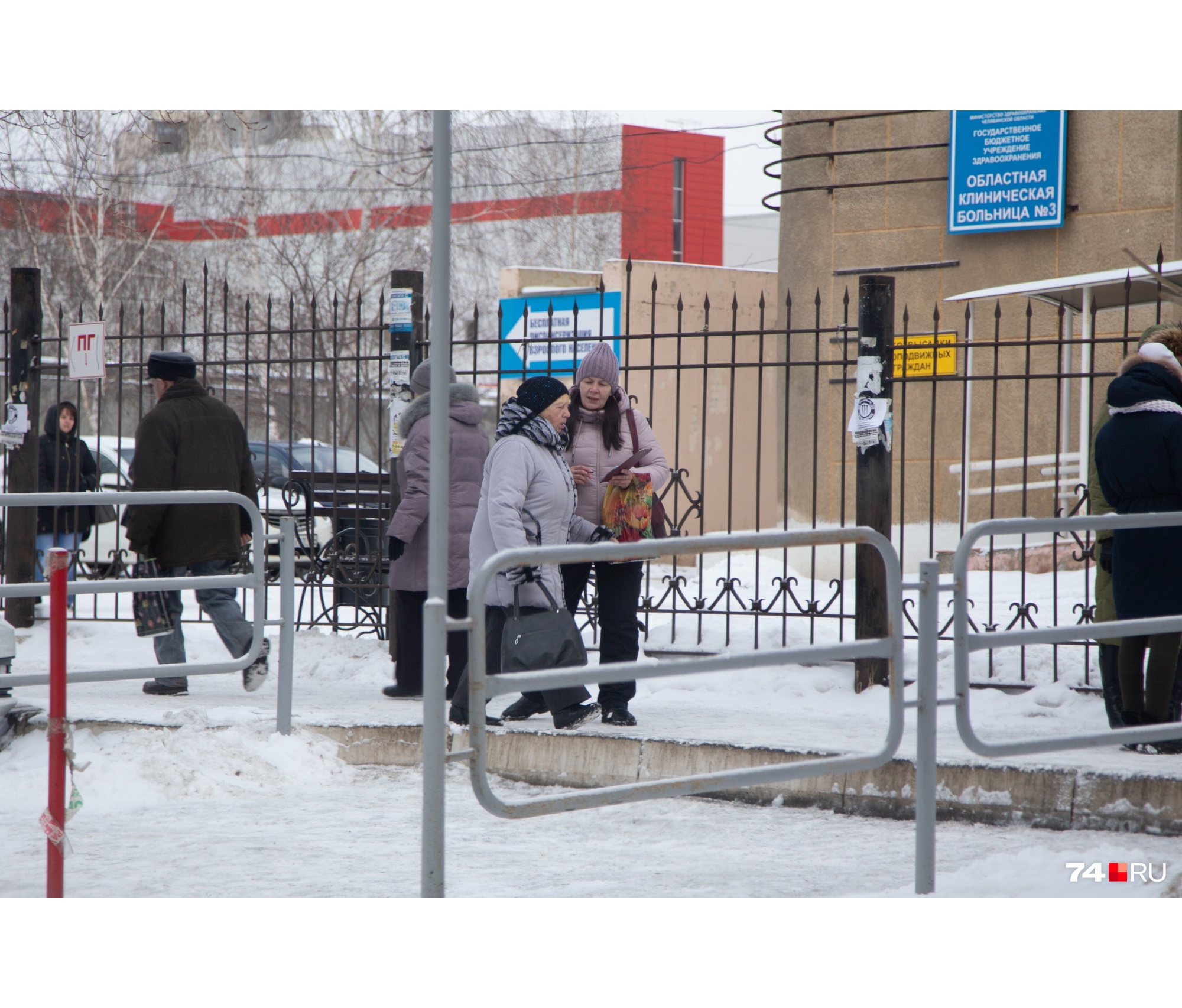 Тем, кто плохо ходит, предлагают отвезти в центр на такси Тем, кто плохо ходит, предлагают отвезти в центр на такси