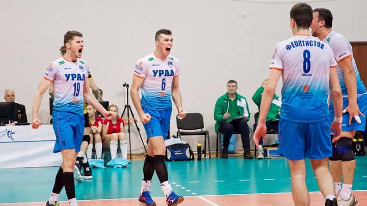 Впервые в сезоне волейболисты «Урала» обыграли соперника всухую