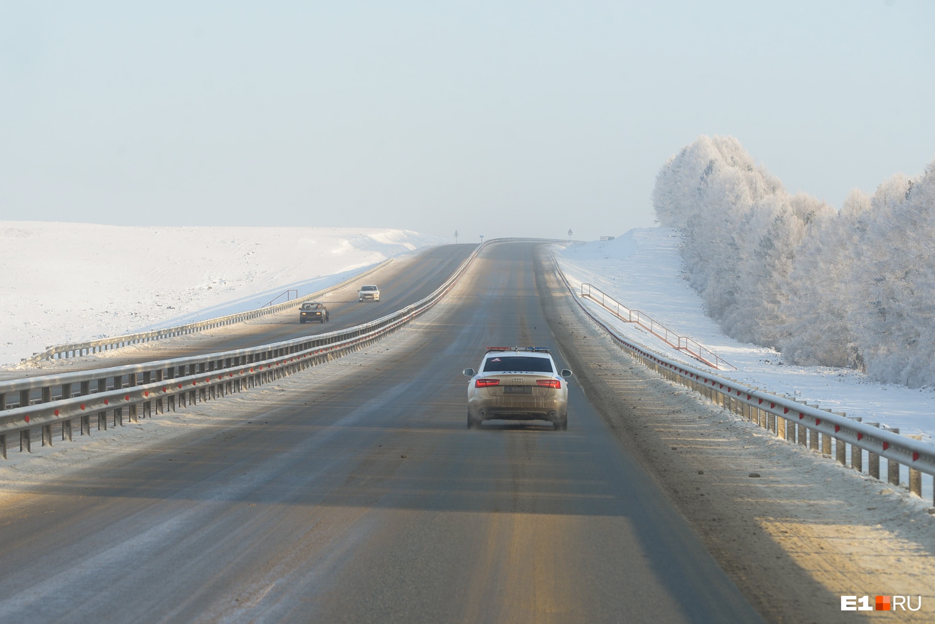 Дорожники призвали уральских водителей отказаться от загородных поездок из-за морозов