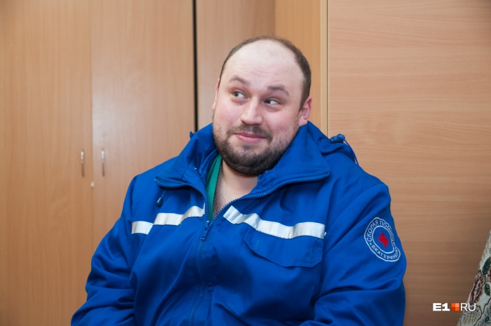 Евгений работает на скорой 12 лет. А вообще-то по специальности он актёр драматического театра и кино Евгений работает на скорой 12 лет. А вообще-то по специальности он актёр драматического театра и кино