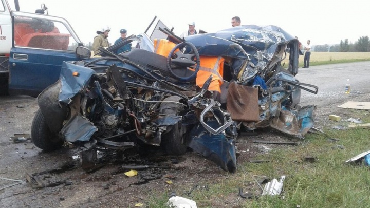 В жуткой аварии на трассе в Башкирии погибли мать и дочь