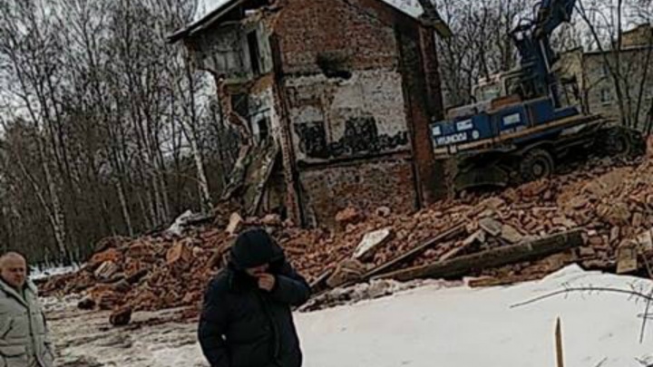 У ярославца, снимавшего снос школы Терешковой, пытались отобрать телефон