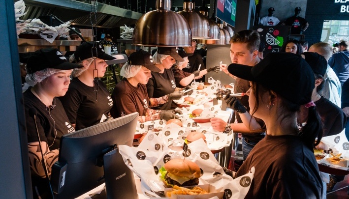 В Перми поварам и официантам Black Star Burger выплатили зарплаты
