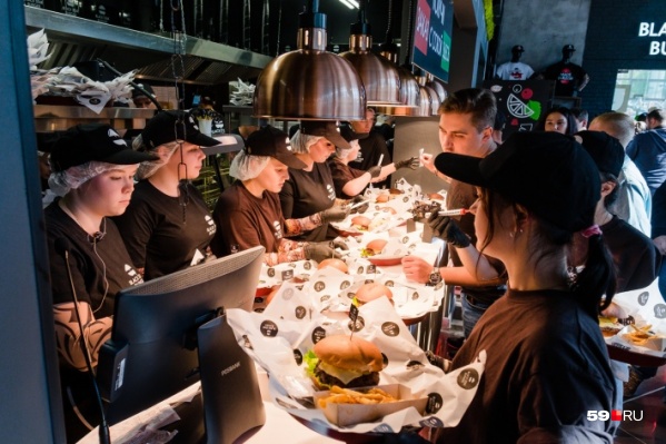 Это первый день работы Black Star Burger в Перми Это первый день работы Black Star Burger в Перми