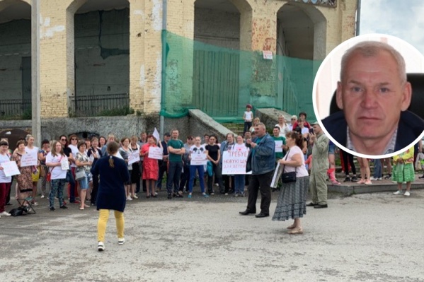 Мэр Кунгура Сергей Гордеев пытает построить диалог с родителями Мэр Кунгура Сергей Гордеев пытает построить диалог с родителями