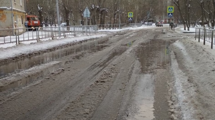 Из-за коммунальной аварии на Минской девять домов и детсад на сутки остались без воды