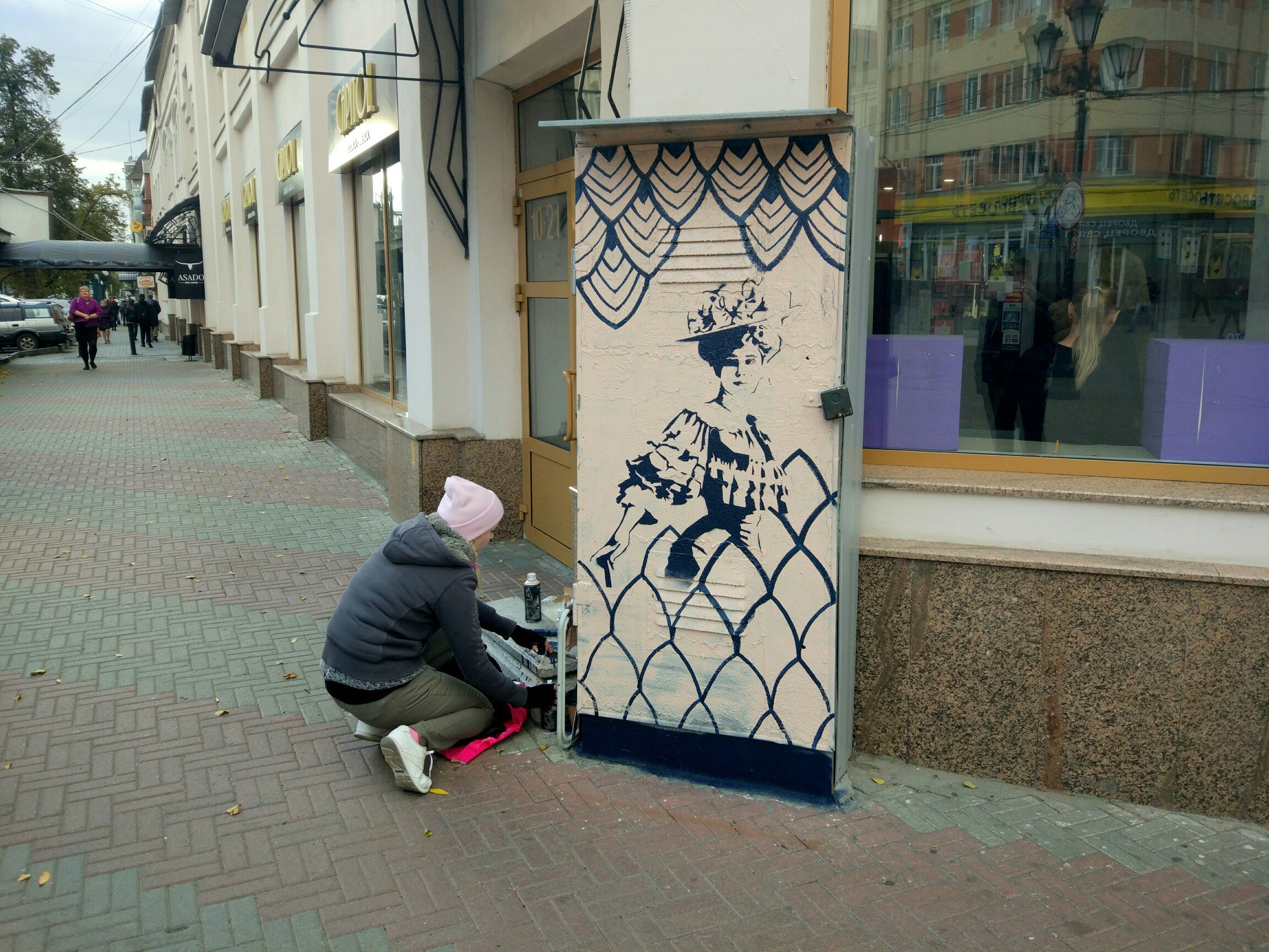 Художники находили одинокие будки и разрисовывали их Художники находили одинокие будки и разрисовывали их