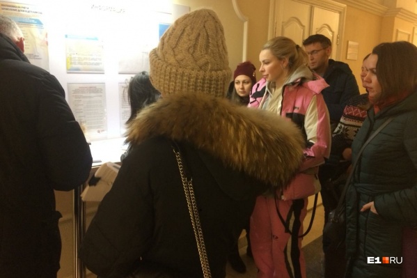 Утром многие родители выяснили, что их номера в очереди — в «хвосте», и написали жалобы в прокуратуру Утром многие родители выяснили, что их номера в очереди — в «хвосте», и написали жалобы в прокуратуру