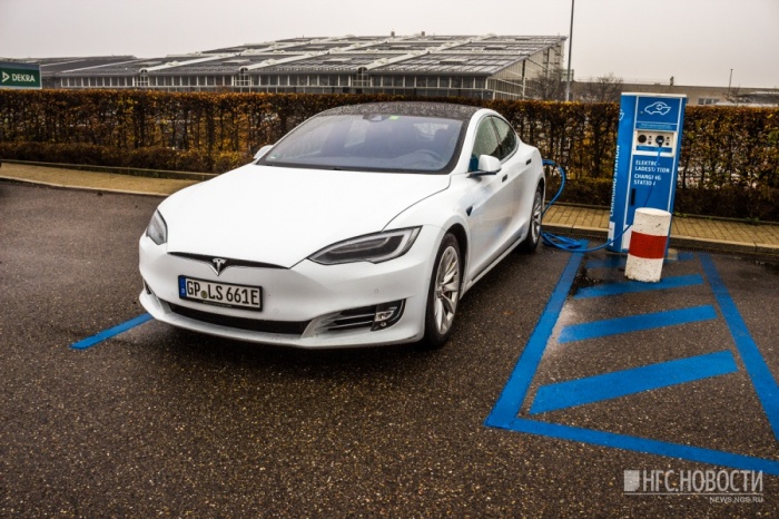 Tesla Tesla