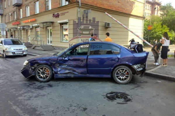 Виновник аварии, по данным ГИБДД, превысил скорость Виновник аварии, по данным ГИБДД, превысил скорость