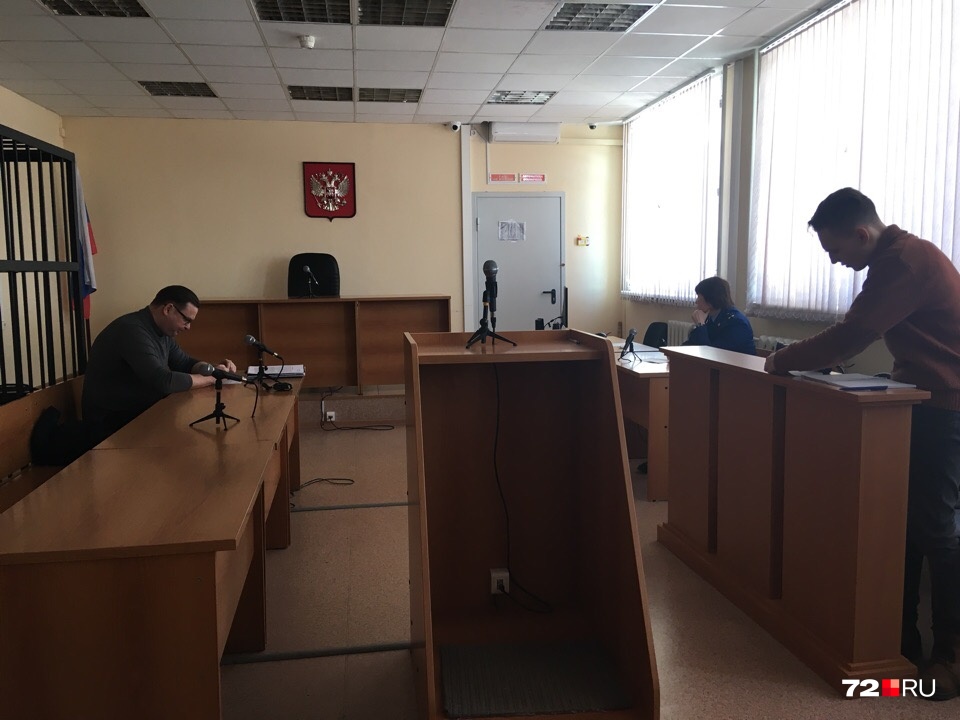 Практически все места, отведенные в зале для слушателей, заняли журналисты Практически все места, отведенные в зале для слушателей, заняли журналисты