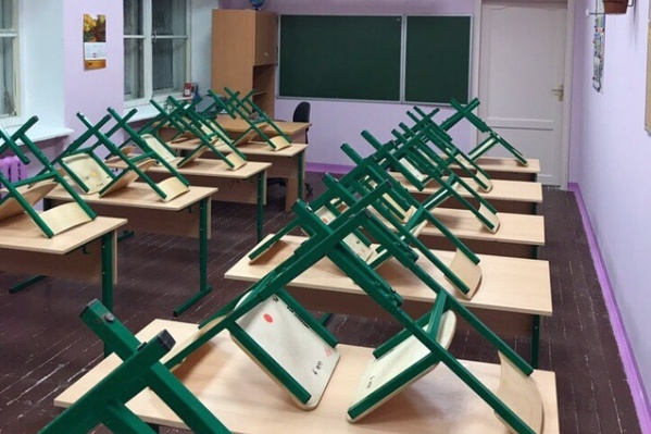 В школе № 33 занятия для новых учеников проводятся в две смены В школе № 33 занятия для новых учеников проводятся в две смены