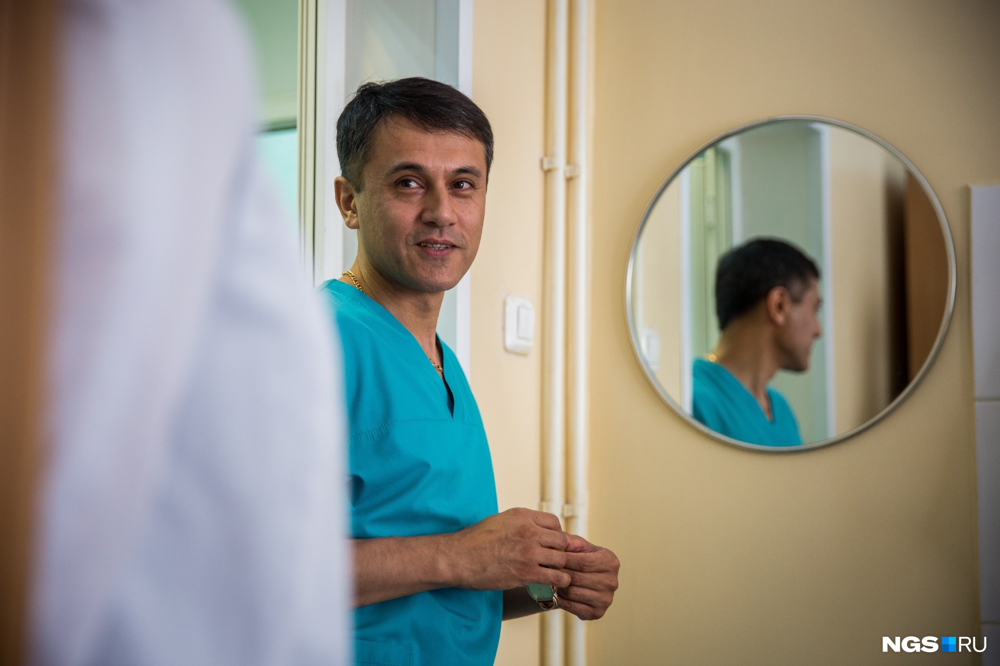 Заведующим стал известный хирург Рустам Мирсадиков — лауреат областного конкурса «Врач года». У него пять специальностей: хирургия, онкология, колопроктология, эндоскопия и организация здравоохранения