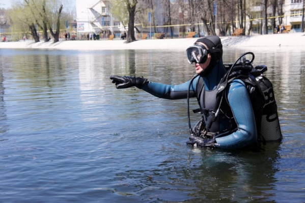 Больше всего в водоеме бутылок и пакетов Больше всего в водоеме бутылок и пакетов