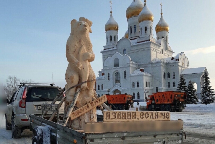 Перед тем как отправить медведя в путешествие в Кремль, Николай Исаков решил провести встречу поддерживающих президента жителей Архангельска