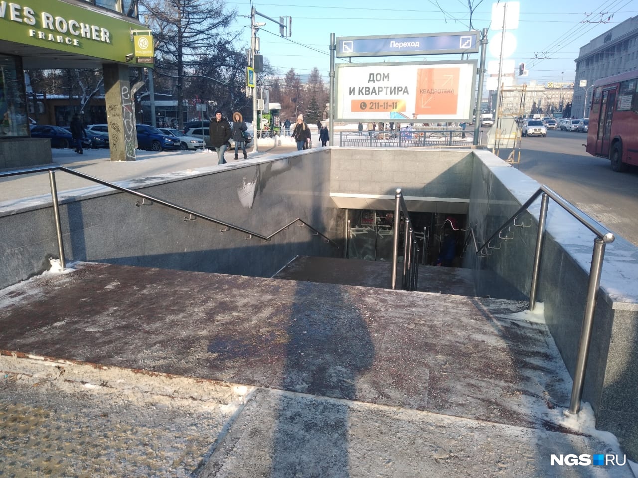 Переход со стороны дома по адресу Красный проспект, 17 открыли после ремонта Переход со стороны дома по адресу Красный проспект, 17 открыли после ремонта