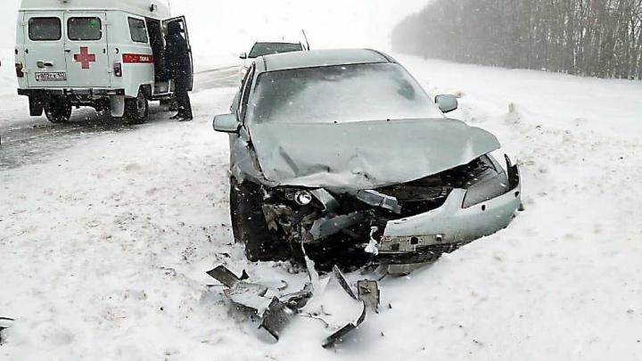 В Башкирии столкнулись Mazda 6 и Lada Granta, погибла пассажирка