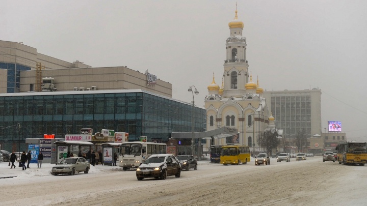 Коммунисты назвали провокацией переименование остановки "Площадь Малышева" в честь храма