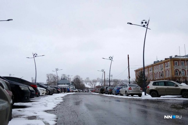 Фонари установлены вокруг нового стадиона Фонари установлены вокруг нового стадиона