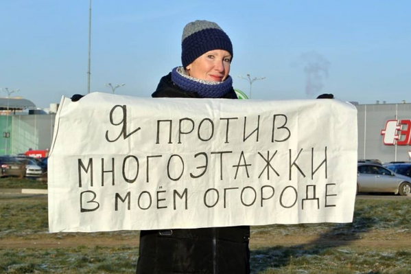 Люди вышли на одиночные пикеты, чтобы обратить на проблему внимание властей Люди вышли на одиночные пикеты, чтобы обратить на проблему внимание властей