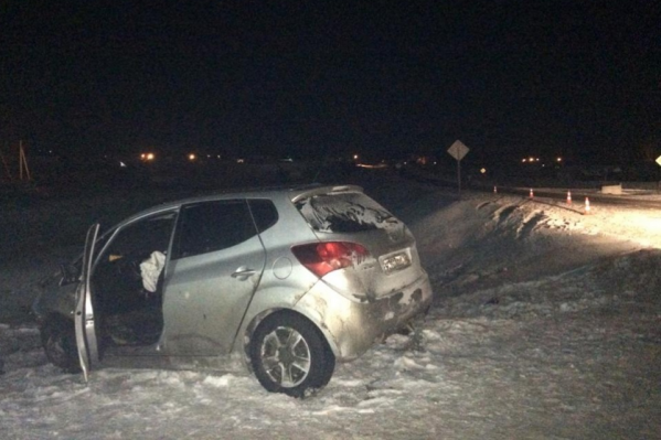 KIA Venga съехала в кювет и опрокинулась KIA Venga съехала в кювет и опрокинулась