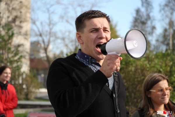 Андрей Боровиков — постоянный выступающий на протестных митингах Андрей Боровиков — постоянный выступающий на протестных митингах
