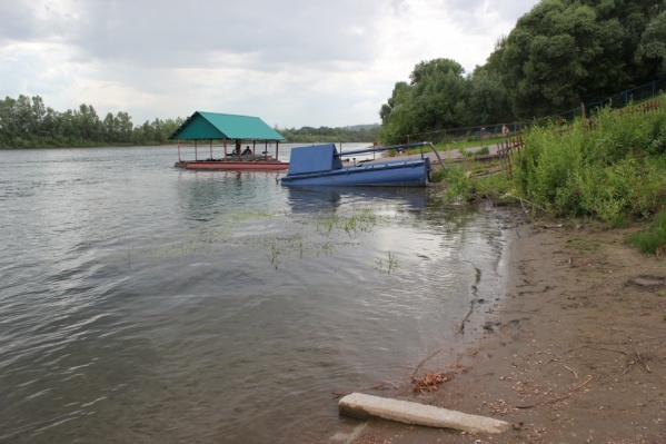 Мужчина упал в воду из-за разрыва тромба в голове Мужчина упал в воду из-за разрыва тромба в голове