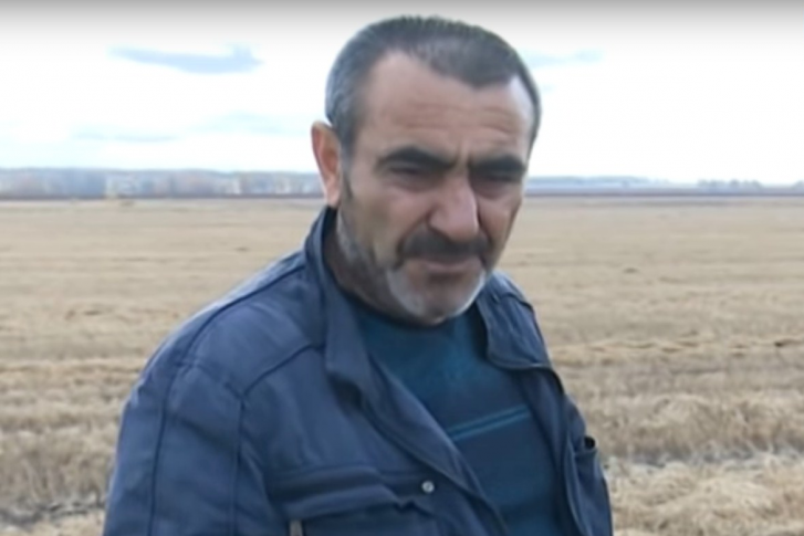 В Чесменском районе экс-депутат — личность известная. Он не раз участвовал в съёмках челябинских телеканалов в качестве фермера-передовика В Чесменском районе экс-депутат — личность известная. Он не раз участвовал в съёмках челябинских телеканалов в качестве фермера-передовика