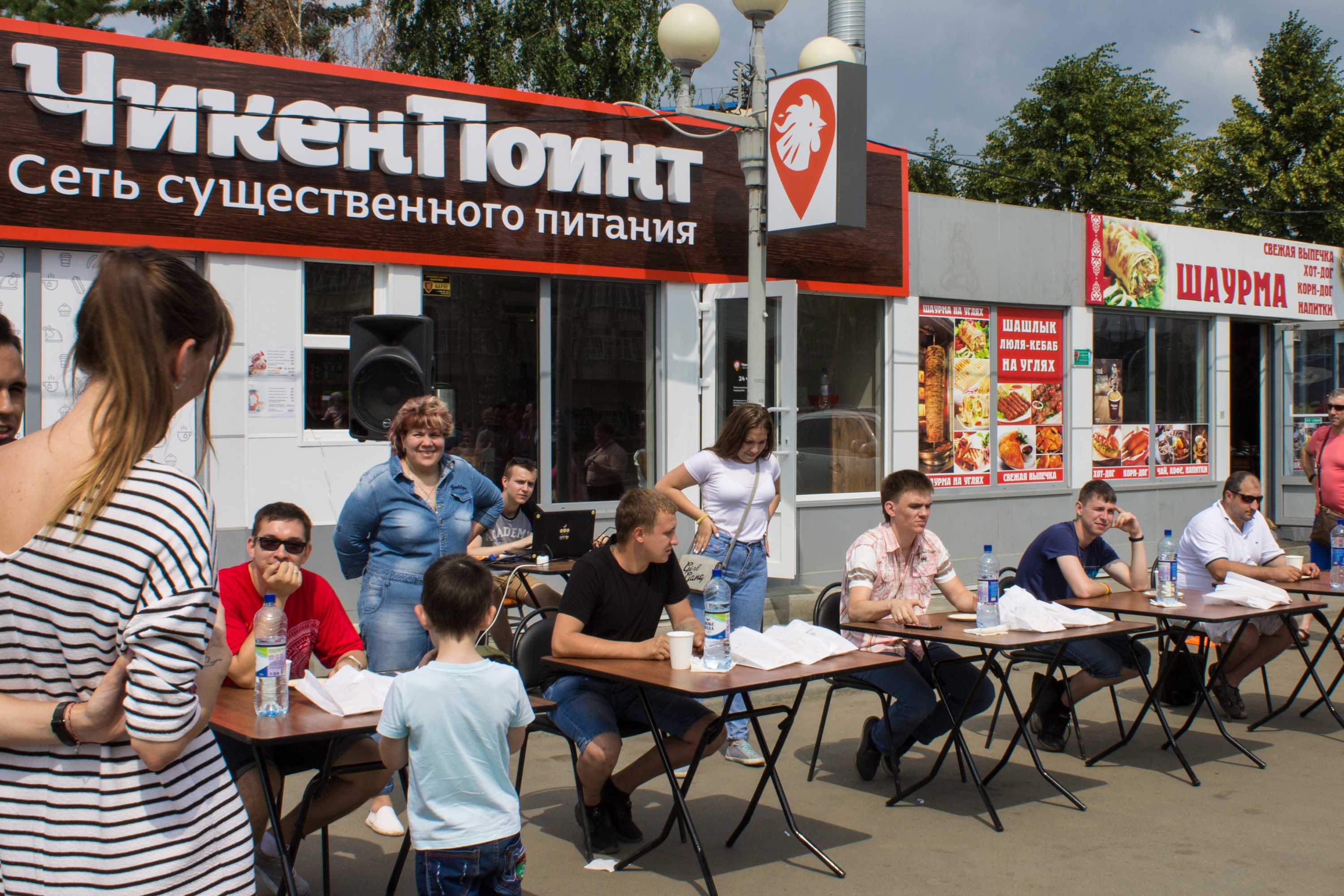 Доставка шаурмы челябинск. Шаверма Челябинск. Шаурма Челябинск. Шаурма на труда Челябинск. Чемпионат поедания шавермы.