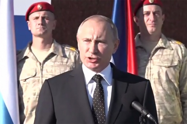 Владимир Путин выступил перед военнослужащими авиабазы в Сирии Владимир Путин выступил перед военнослужащими авиабазы в Сирии