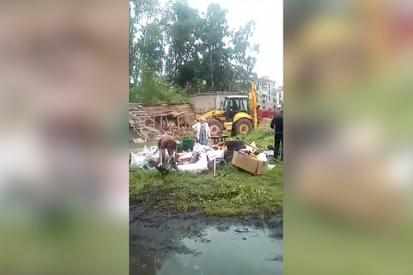 Кладовки снесли вместе с вещами внутри Кладовки снесли вместе с вещами внутри