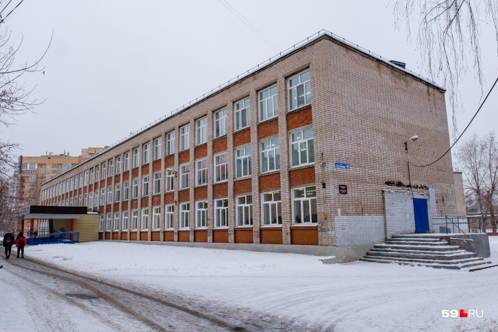 Школа № 25 находится на улице Голева 