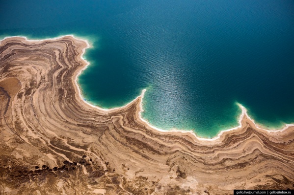 Мёртвое море назвали так потому, что в его солёной воде нет жизни, кроме нескольких видов бактерий<br> Мёртвое море назвали так потому, что в его солёной воде нет жизни, кроме нескольких видов бактерий<br>