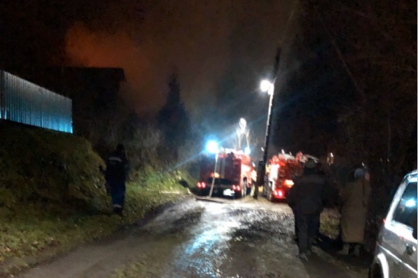 В пожаре ожоги получили женщина и 12-летняя девочка В пожаре ожоги получили женщина и 12-летняя девочка