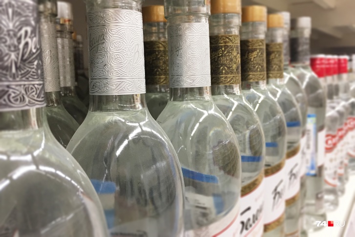 На закрытом заводе предприимчивые женщины наладили производство незаконной водки