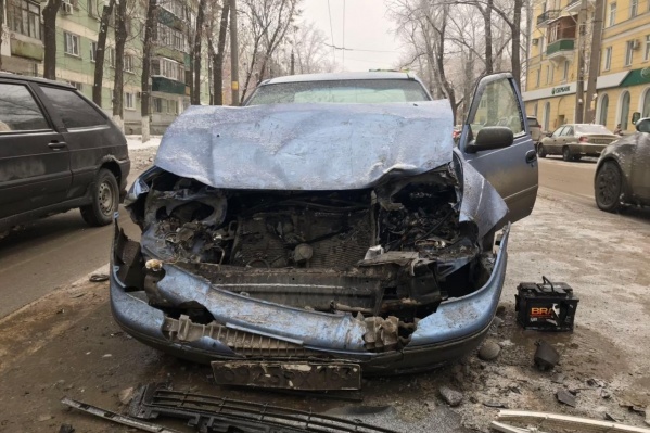 Капот «Дэу» смяло до неузнаваемости Капот «Дэу» смяло до неузнаваемости