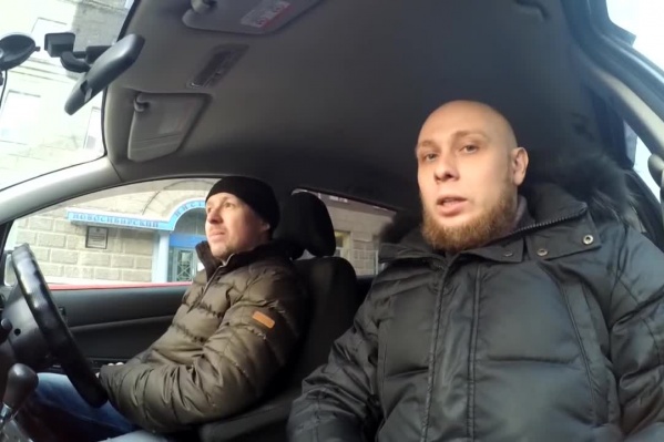 Авторы канала «Новосибирский» сняли очередное видео про скандальную парковку со шлагбаумами в центре города Авторы канала «Новосибирский» сняли очередное видео про скандальную парковку со шлагбаумами в центре города