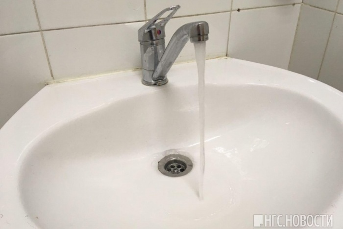 Жители уже 3 часа сидят без воды Жители уже 3 часа сидят без воды