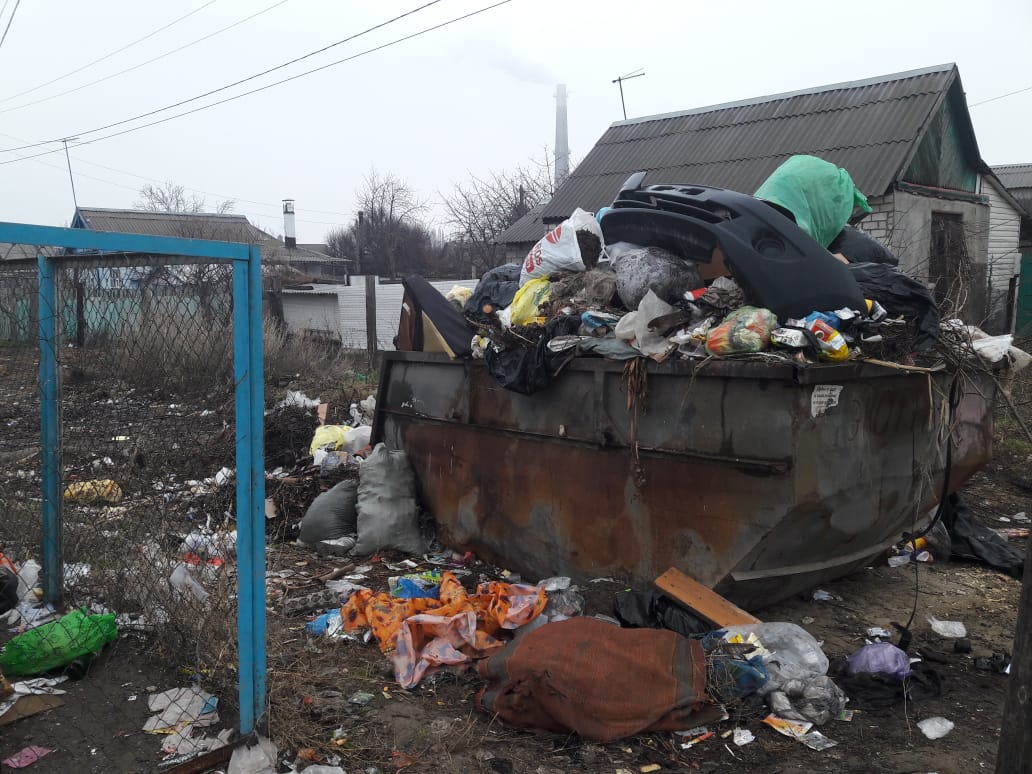 «Музыка играла недолго»: поселок на севере Волгограда обрастает горами мусора