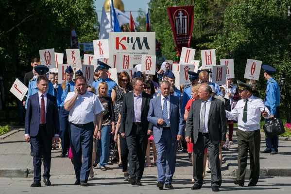 Шествие буквиц в Новосибирске традиционно проходит 24 мая. На фото — участники шествия в 2016 году Шествие буквиц в Новосибирске традиционно проходит 24 мая. На фото — участники шествия в 2016 году
