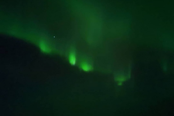 Небо, охваченное полярным сиянием Небо, охваченное полярным сиянием 