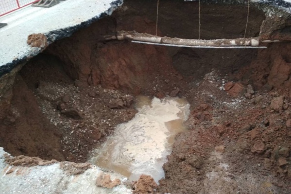 Причиной отключения воды стала коммунальная авария Причиной отключения воды стала коммунальная авария