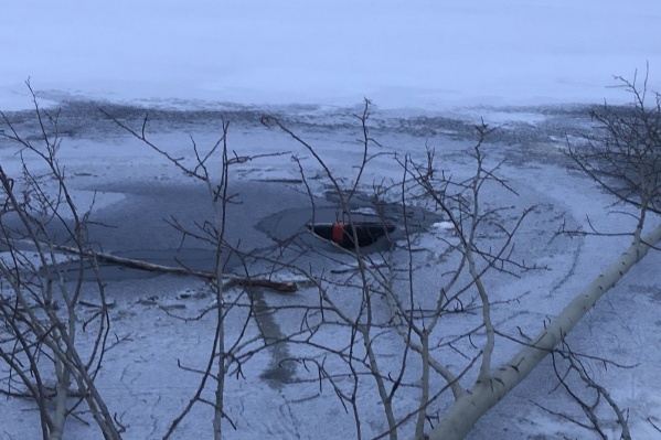 Вещи погибшего нашел другой рыбак Вещи погибшего нашел другой рыбак