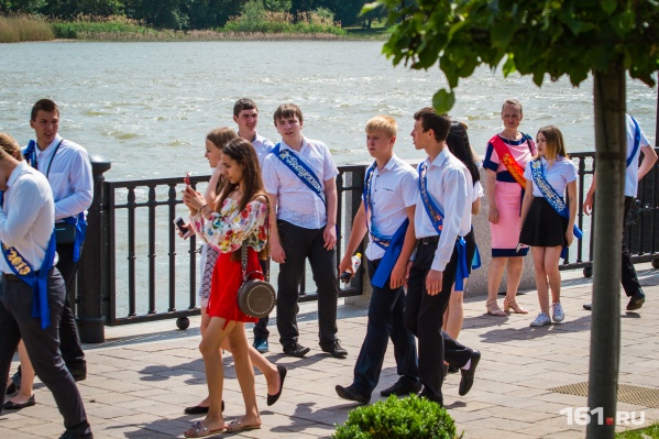 Уже завтра в ростовских школах пройдут выпускные балы Уже завтра в ростовских школах пройдут выпускные балы