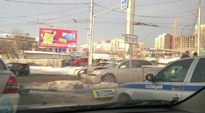 У машины оказалась сильно помята передняя часть У машины оказалась сильно помята передняя часть